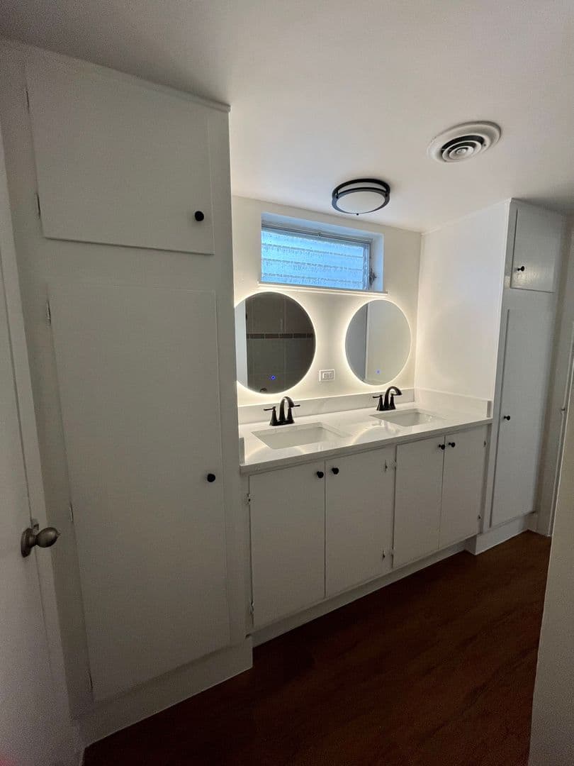 Austin Apartment: 3304 Red River