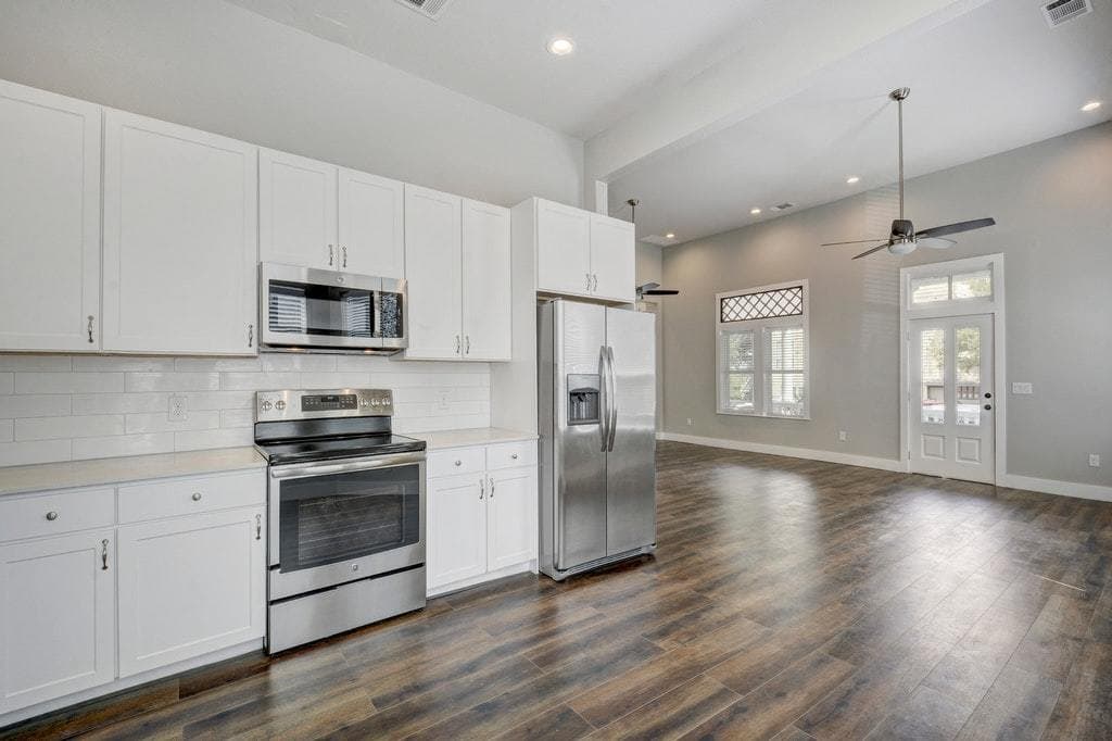 Austin House: 901 Shoal Cliff