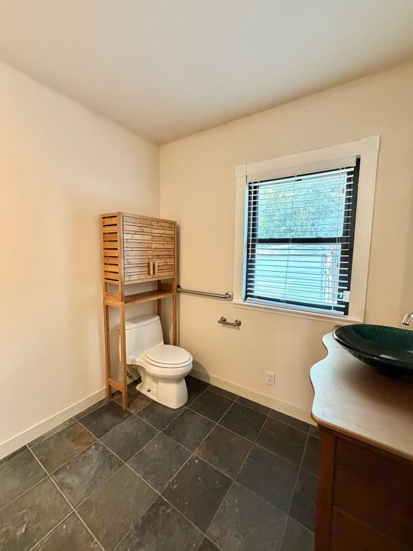 Austin House: 1410 W 51st St