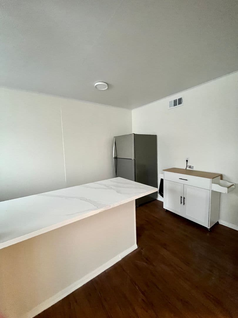 Austin Apartment: 3304 Red River