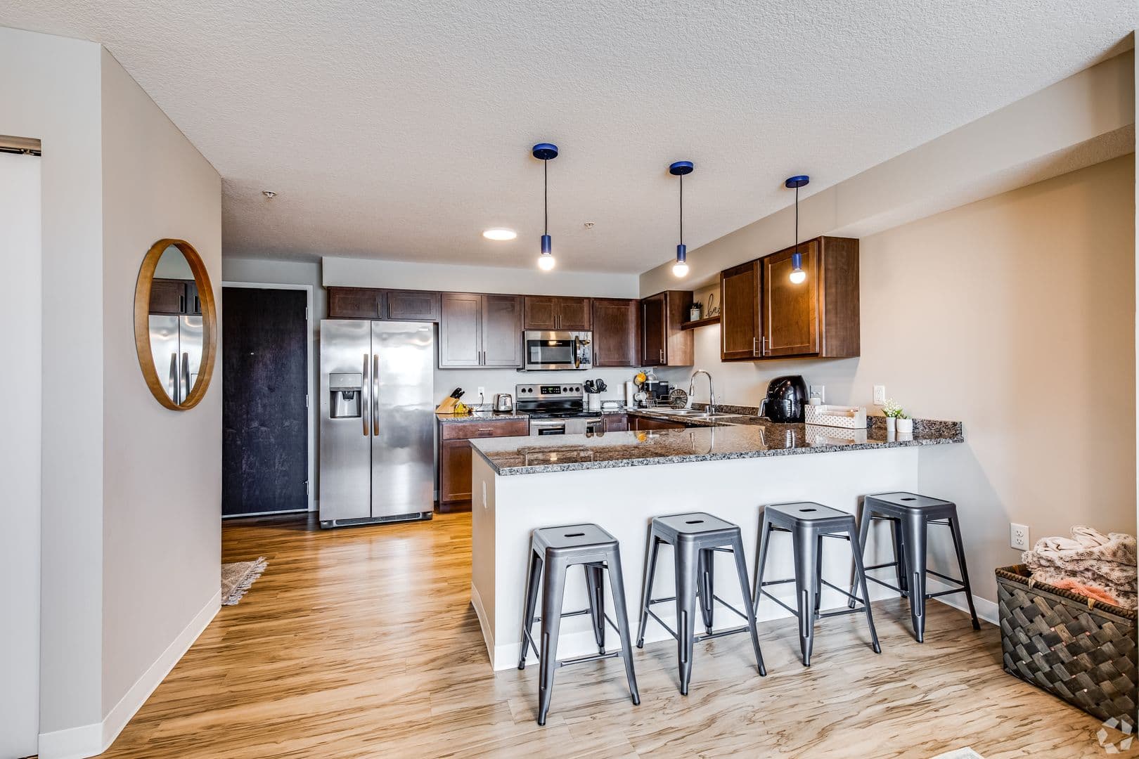 Saint Paul Apartment: 1975 Marshall Ave