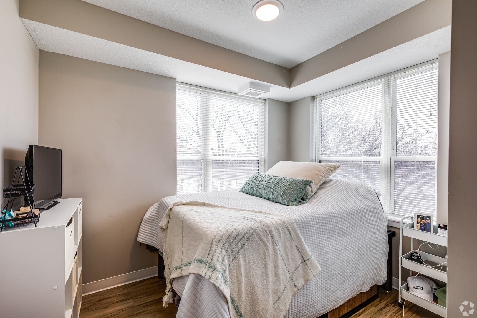 Saint Paul Apartment: 1975 Marshall Ave