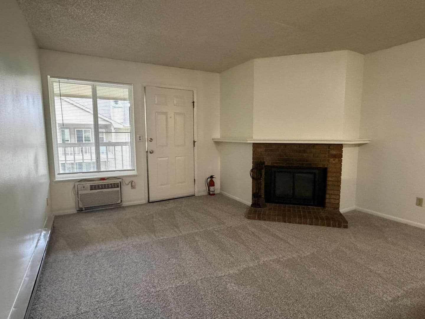 Fort Collins Condo: 1672 Riverside Ave (Tran)