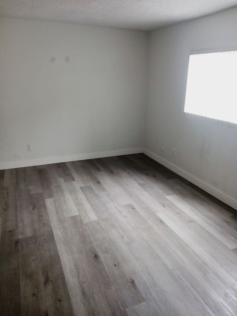Van Nuys Apartment: 7107 Kester Ave