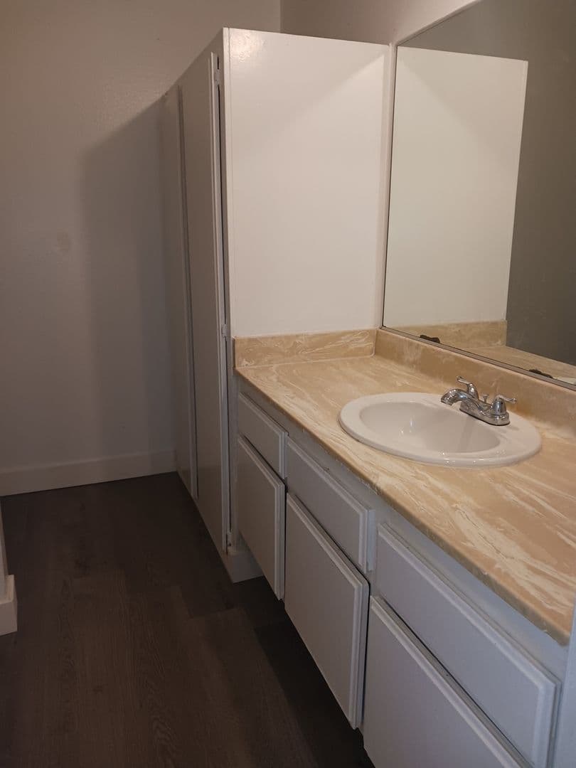 Van Nuys Apartment: 7107 Kester Ave