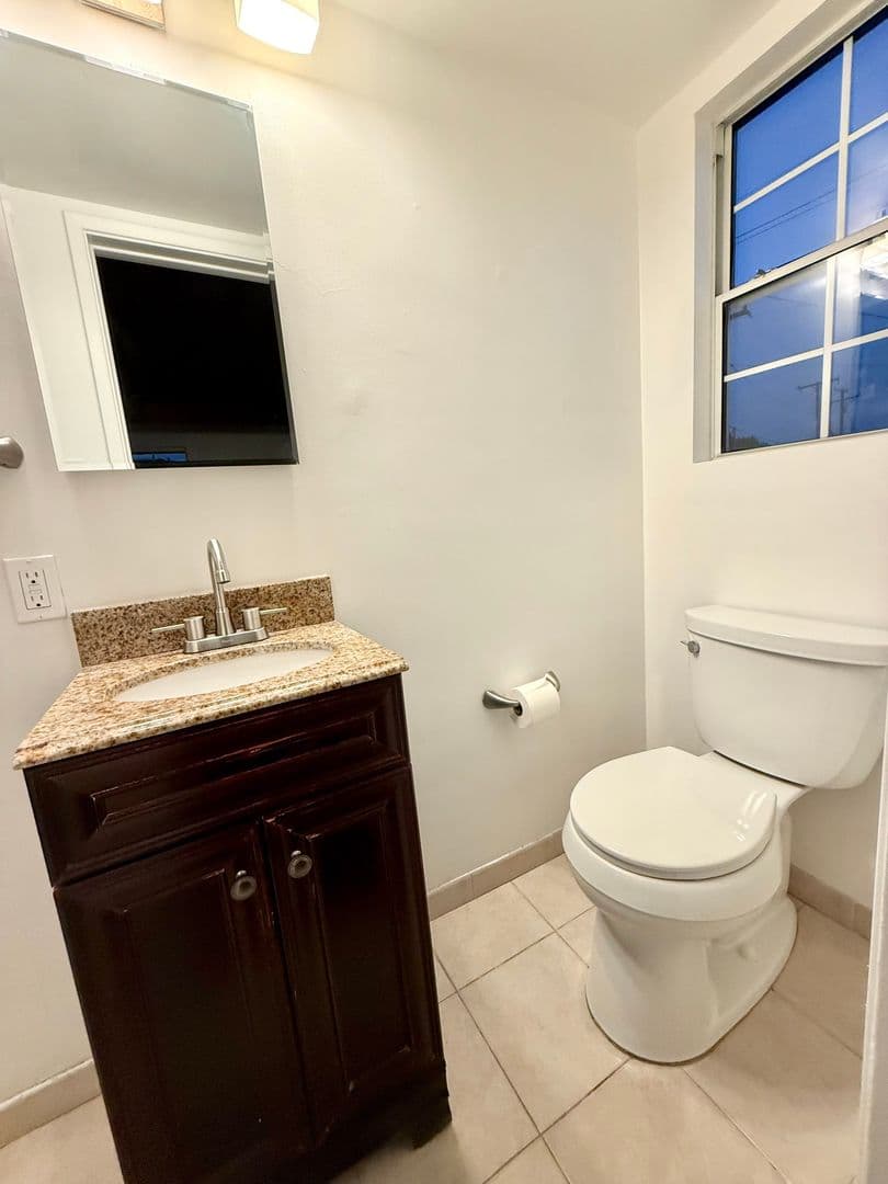 Torrance House: 4628 Sepulveda Blvd