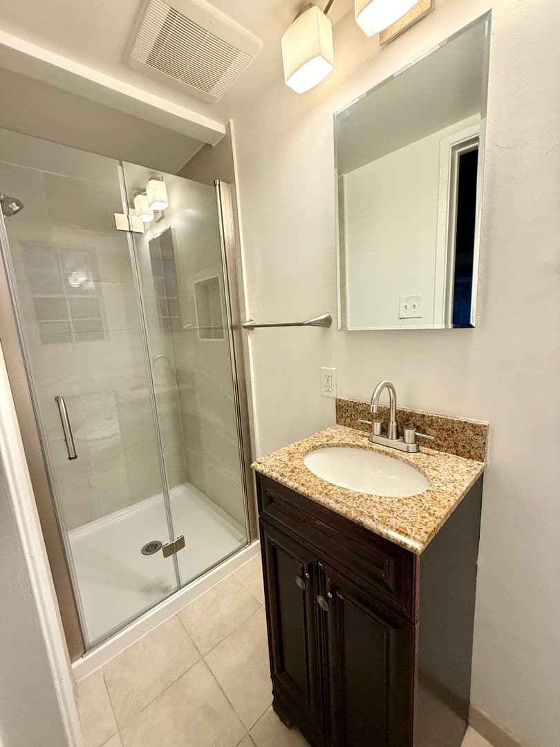Torrance House: 4628 Sepulveda Blvd