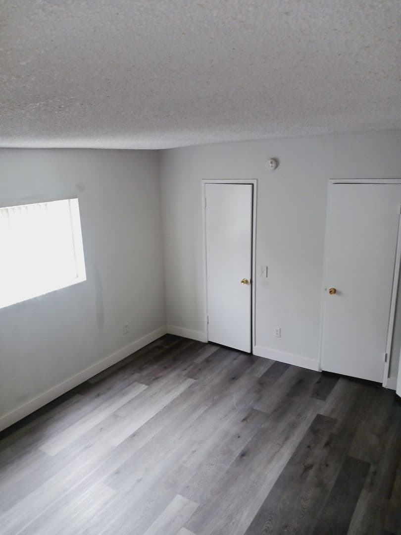 Van Nuys Apartment: 7107 Kester Ave
