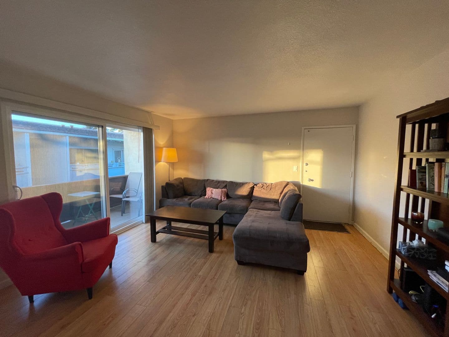 Redondo Beach Apartment: 522 Ave G