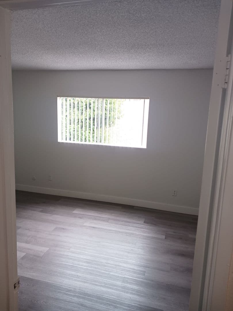 Van Nuys Apartment: 7107 Kester Ave