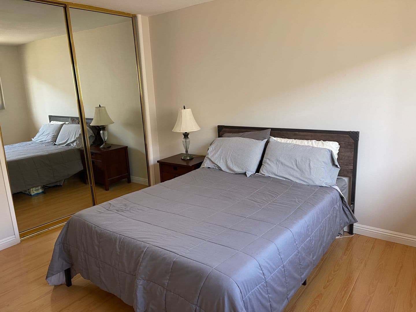 Redondo Beach Apartment: 522 Ave G