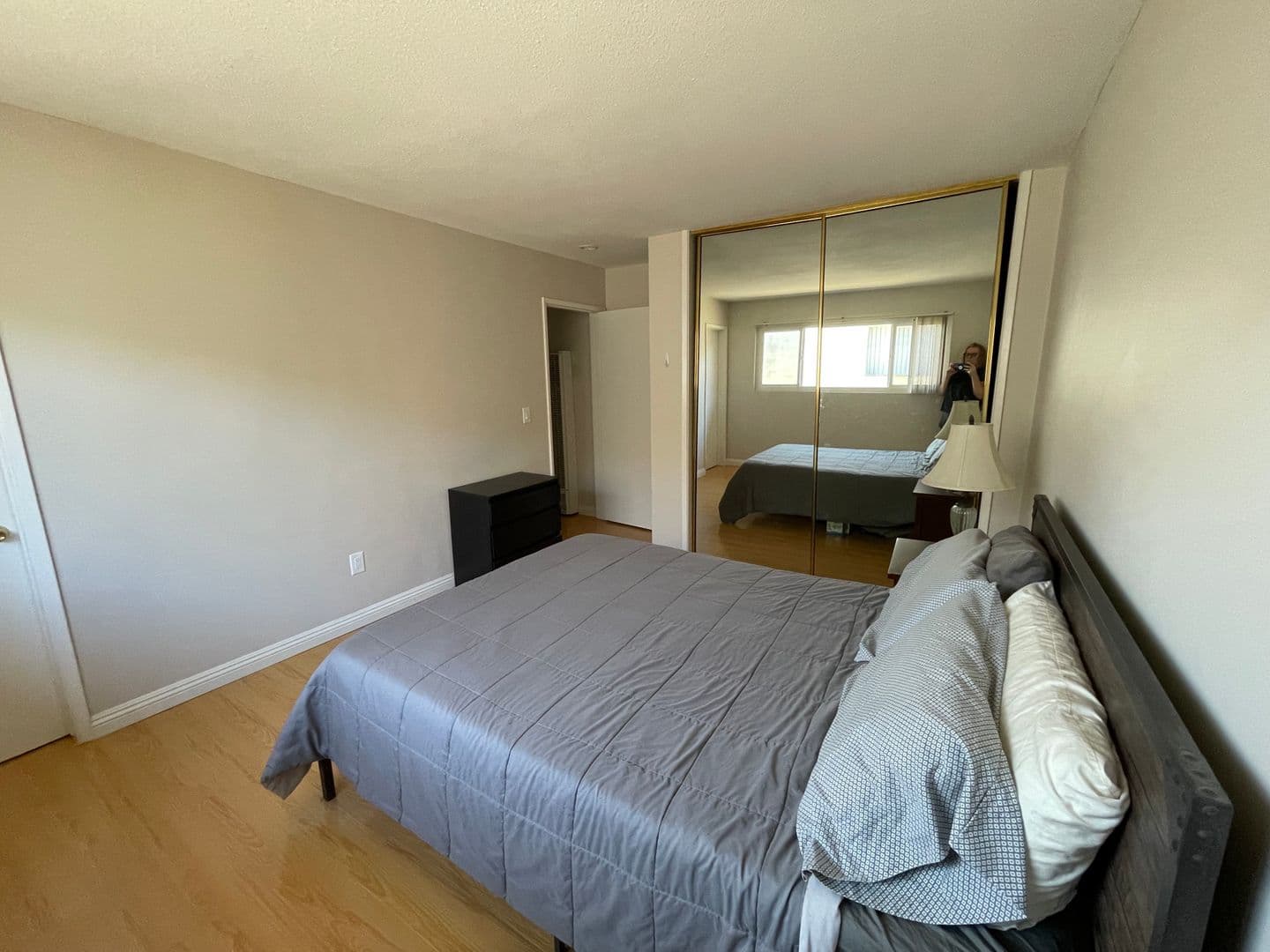 Redondo Beach Apartment: 522 Ave G