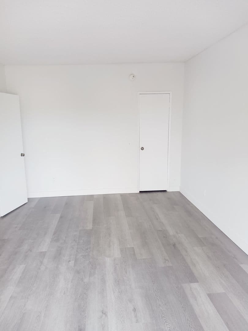 Van Nuys Apartment: 7107 Kester Ave