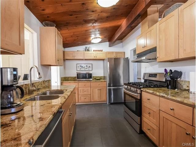 Torrance House: 4628 Sepulveda Blvd