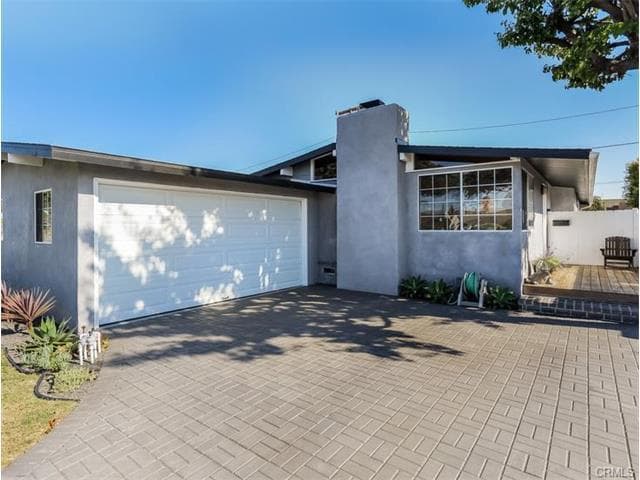 Torrance House: 4628 Sepulveda Blvd