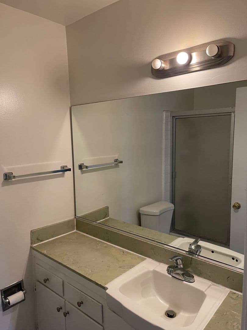 Redondo Beach Apartment: 522 Ave G