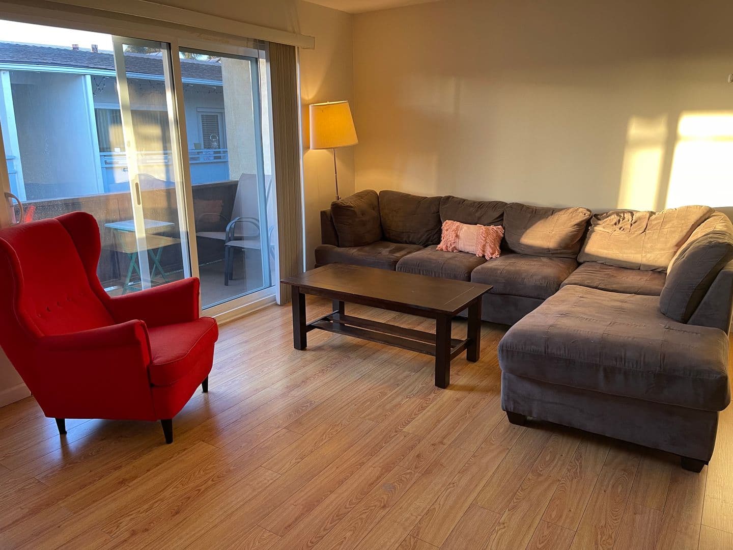 Redondo Beach Apartment: 522 Ave G