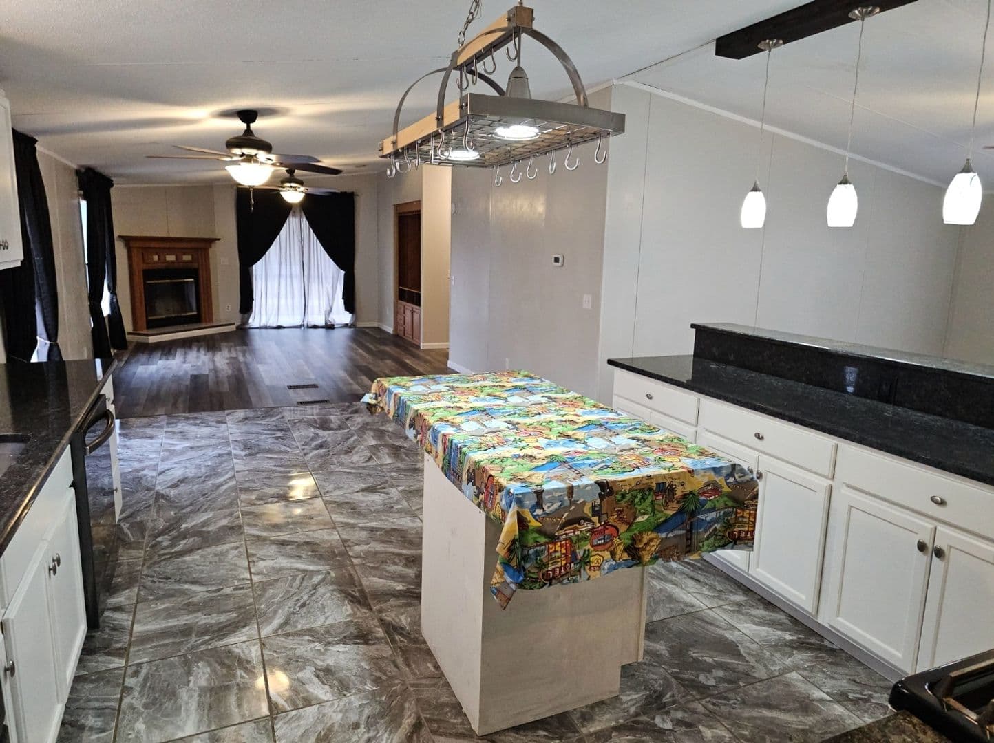 Newnan House: 340 Kelly Farm Road