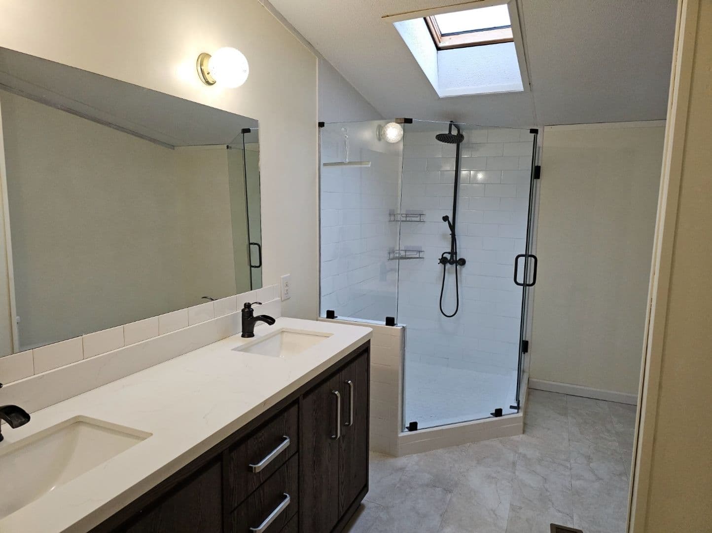 Newnan House: 340 Kelly Farm Road