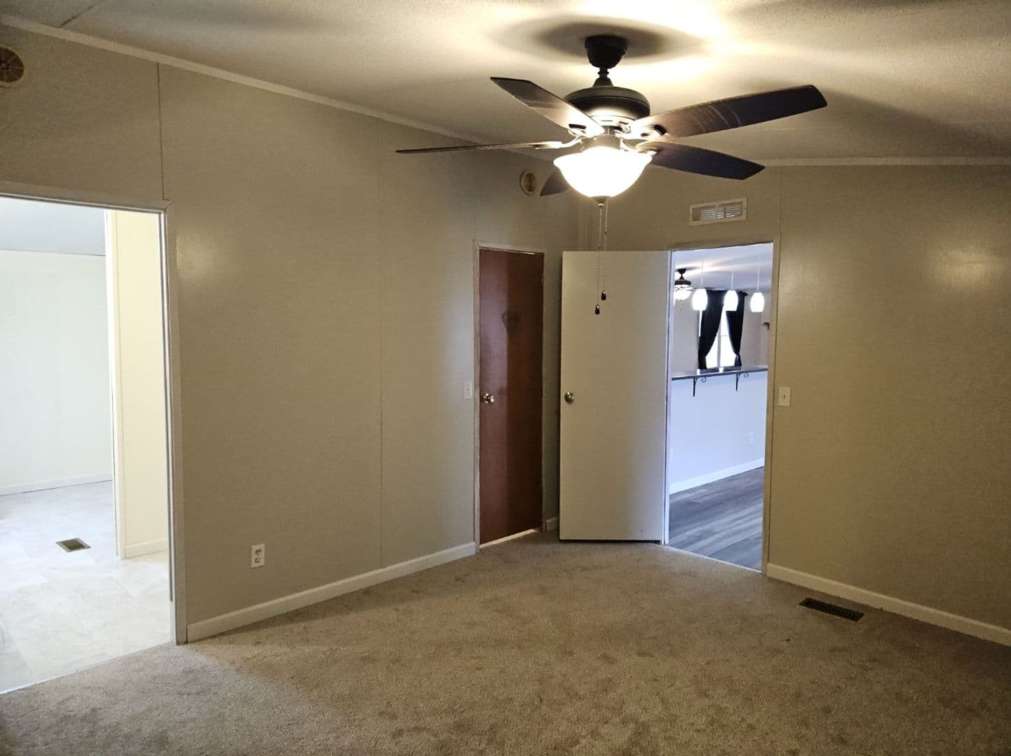 Newnan House: 340 Kelly Farm Road