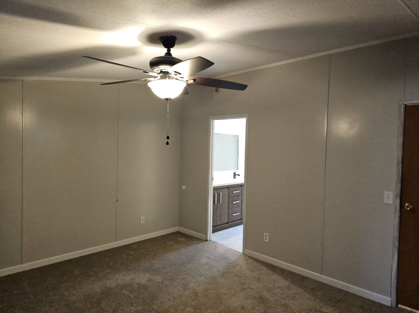 Newnan House: 340 Kelly Farm Road