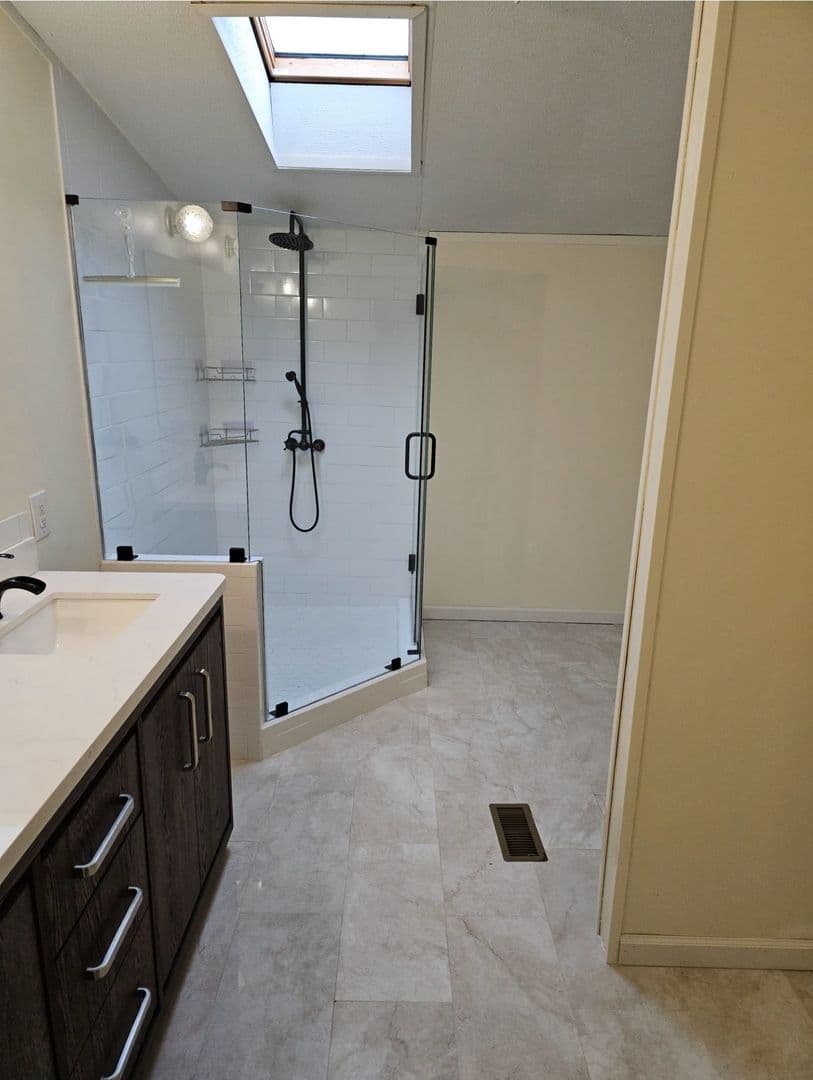 Newnan House: 340 Kelly Farm Road