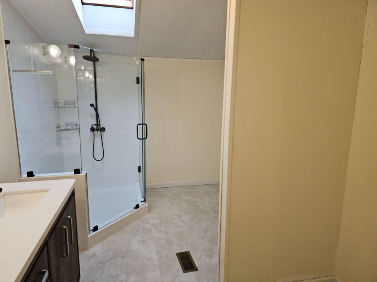 Newnan House: 340 Kelly Farm Road