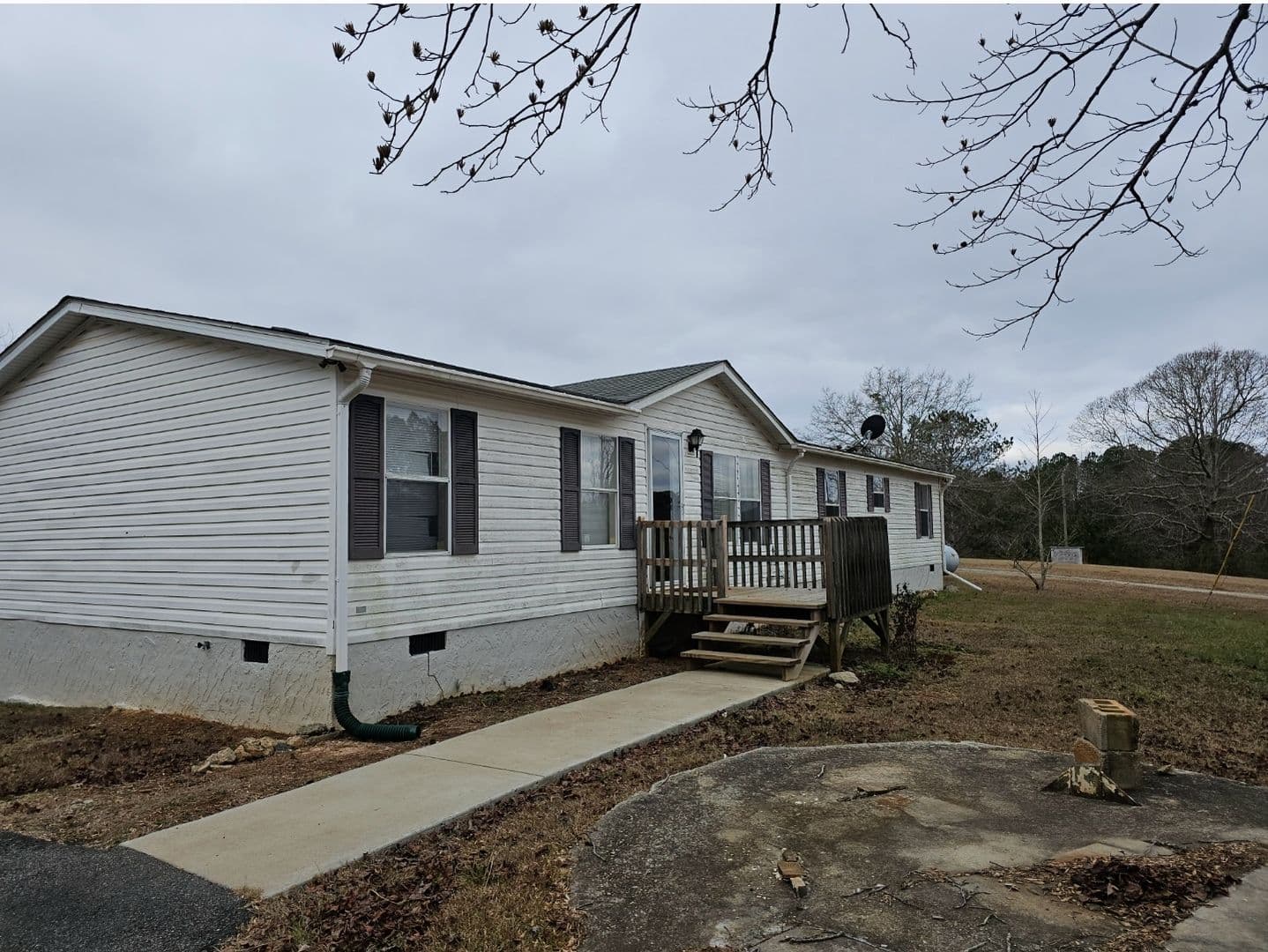 Newnan House: 340 Kelly Farm Road