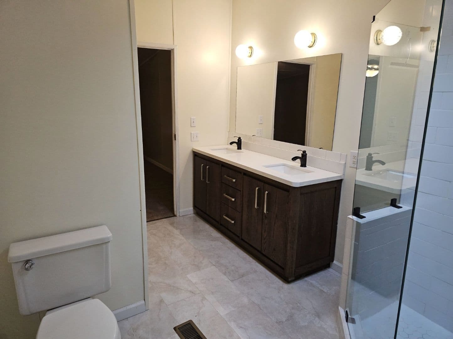 Newnan House: 340 Kelly Farm Road