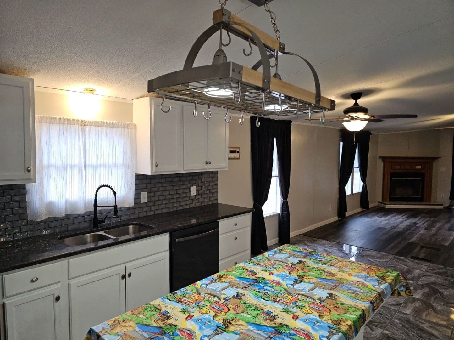 Newnan House: 340 Kelly Farm Road