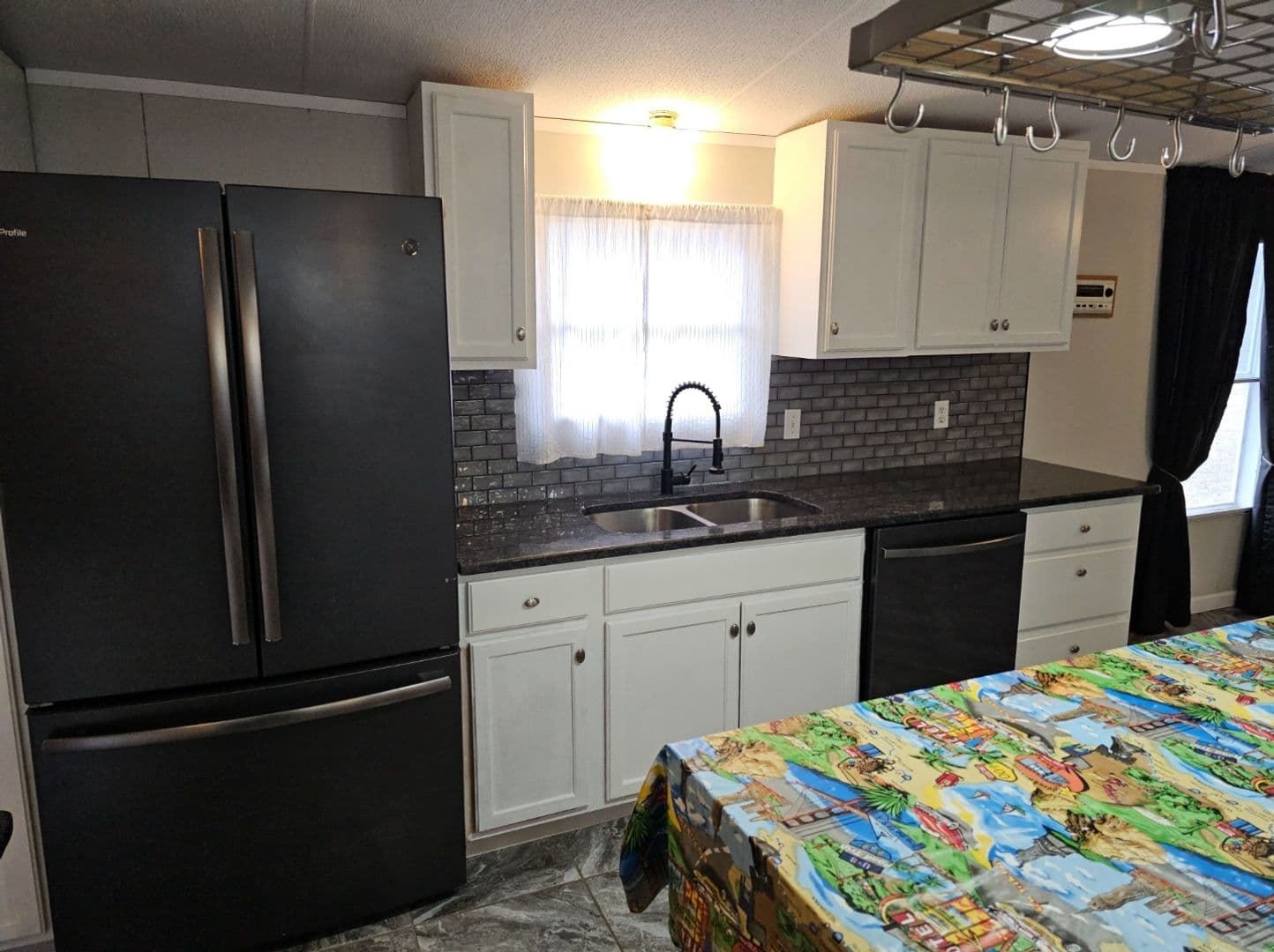 Newnan House: 340 Kelly Farm Road