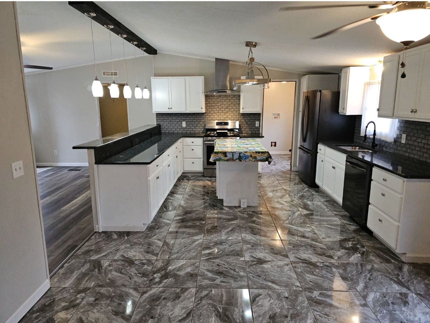 Newnan House: 340 Kelly Farm Road