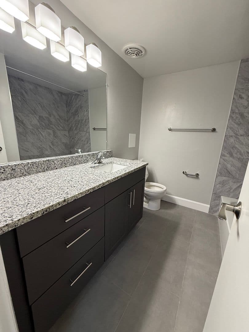 Silver Spring Apartment: 3331 Hewitt Ave