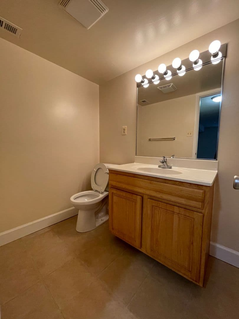 Silver Spring Apartment: 14207 Grand Pre Road