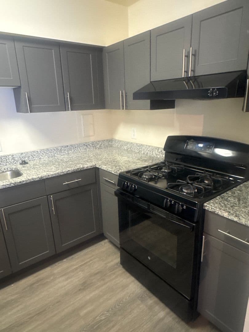 Silver Spring Apartment: 3331 Hewitt Ave