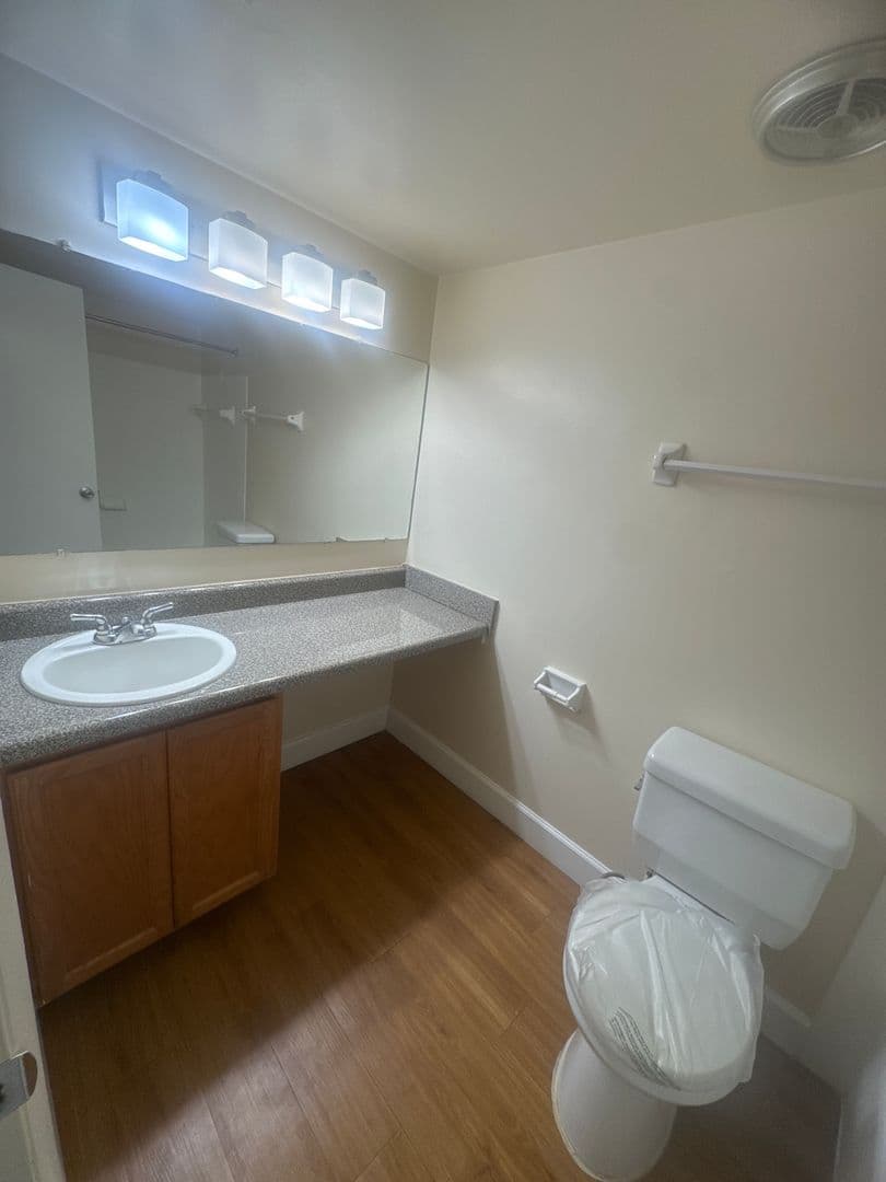 Silver Spring Apartment: 3331 Hewitt Ave