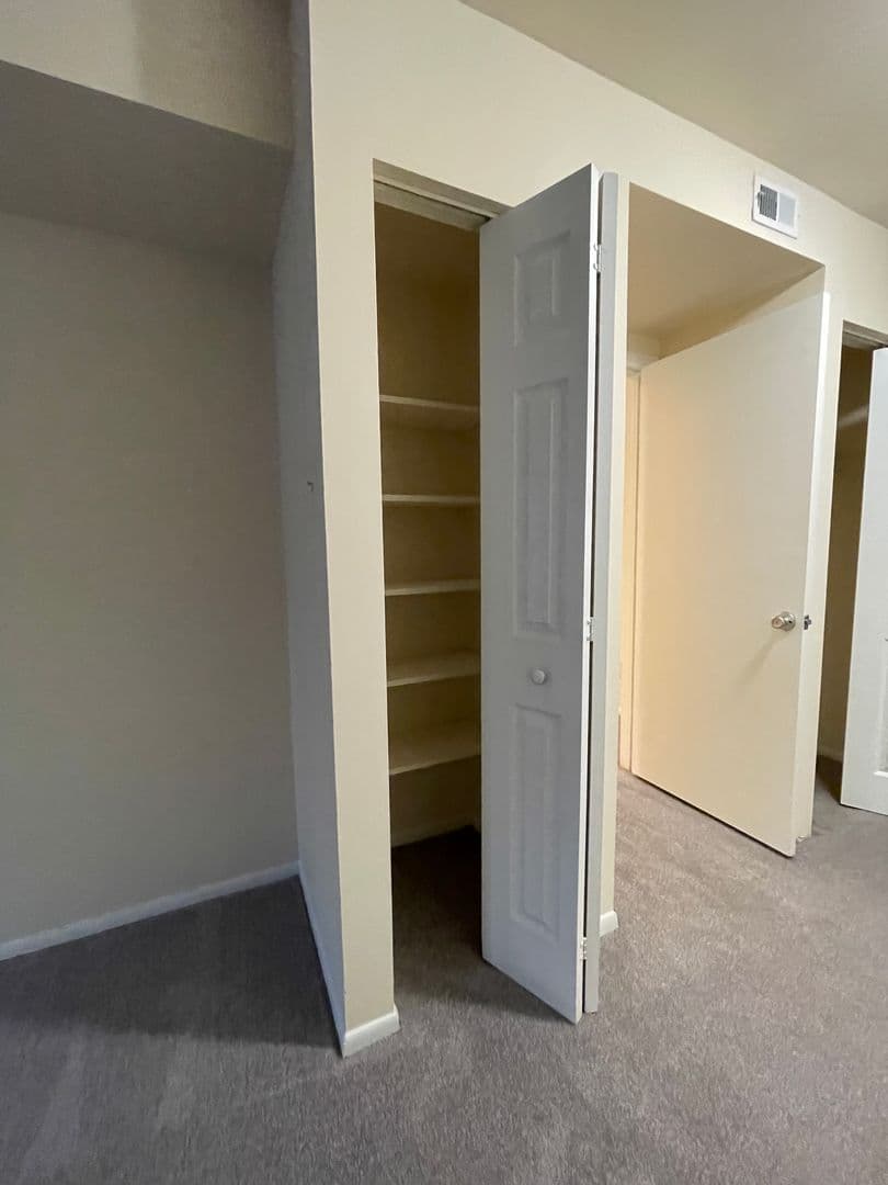 Silver Spring Apartment: 14207 Grand Pre Road