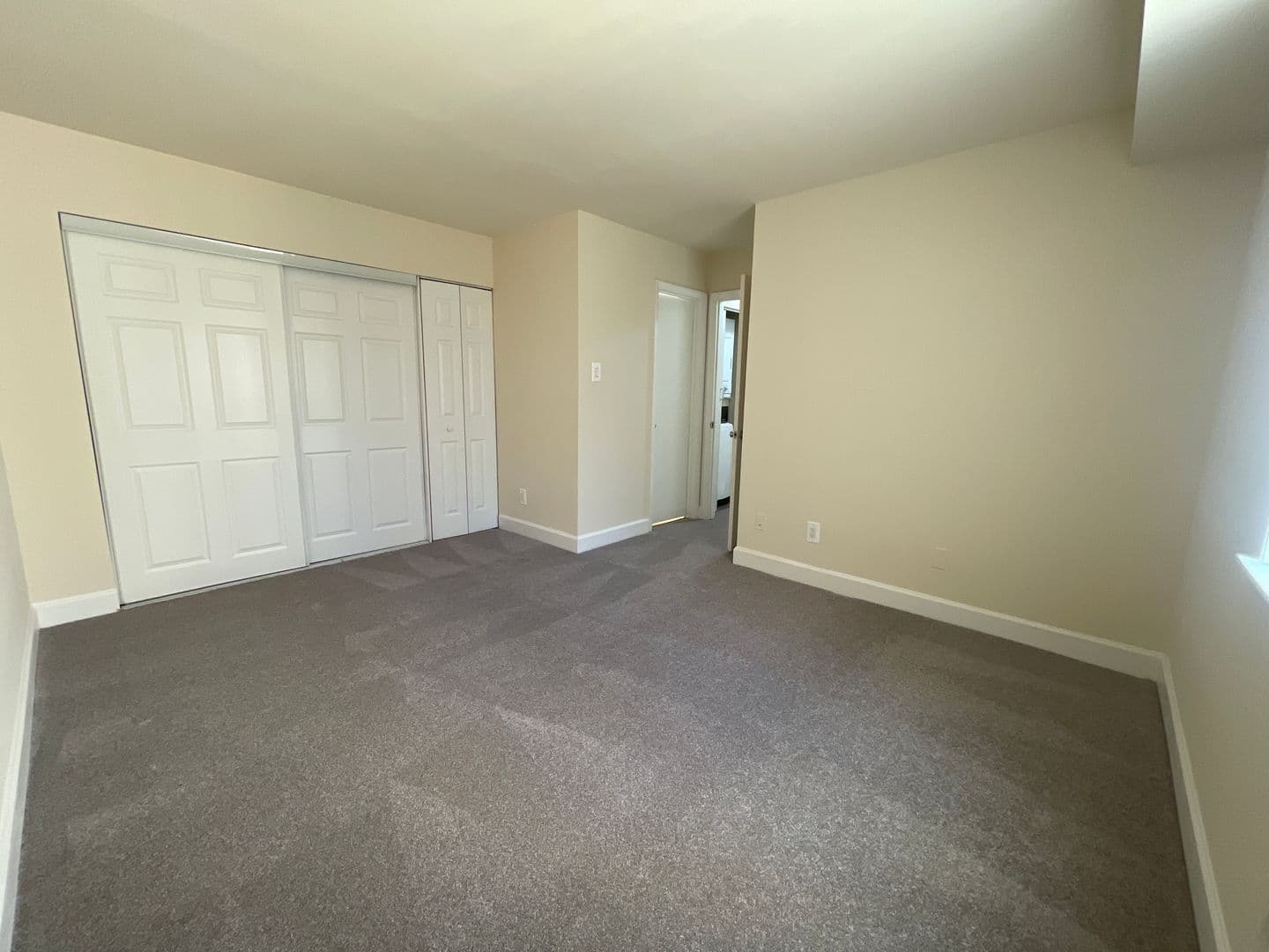 Silver Spring Apartment: 14207 Grand Pre Road