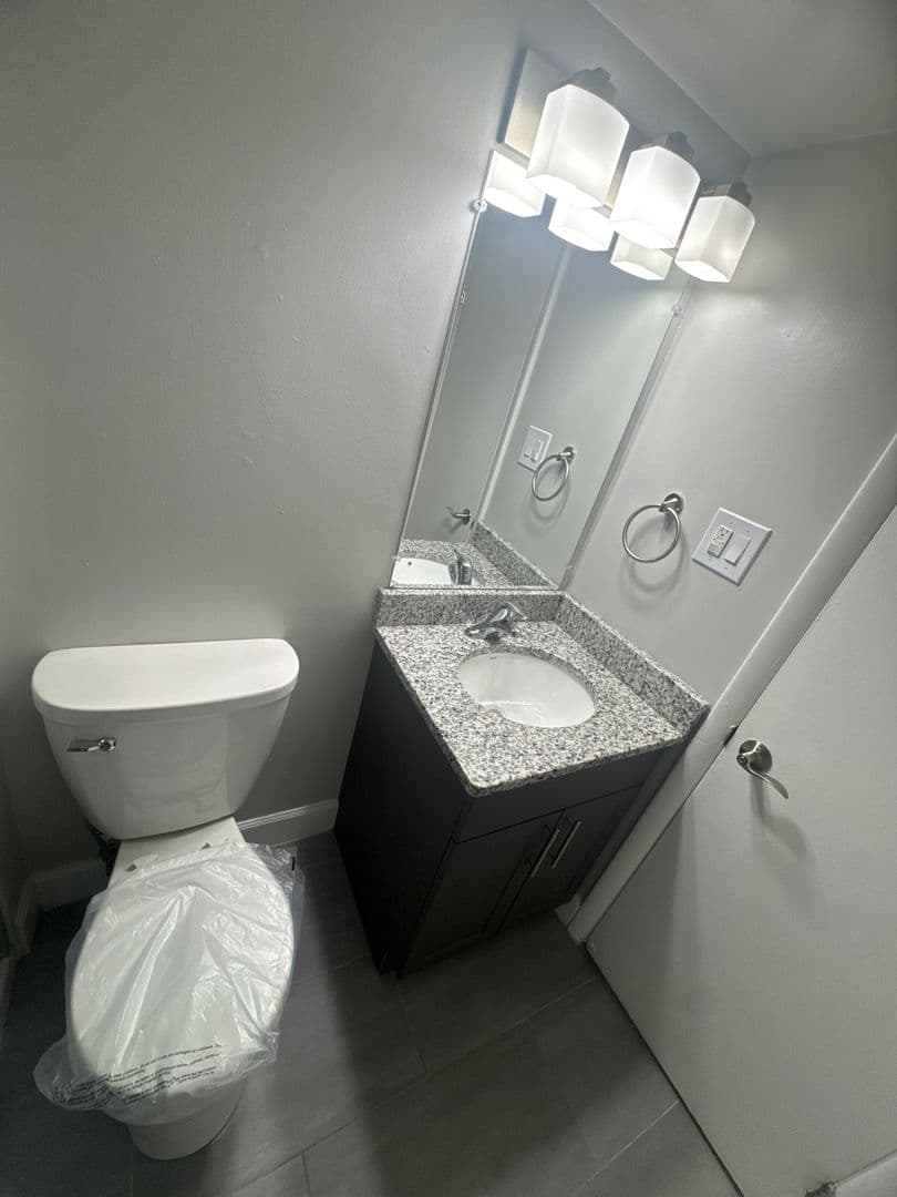 Silver Spring Apartment: 3331 Hewitt Ave