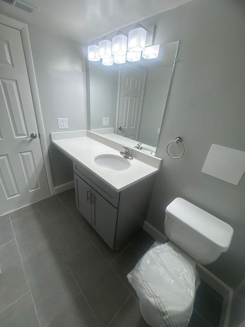 Silver Spring Apartment: 3331 Hewitt Ave