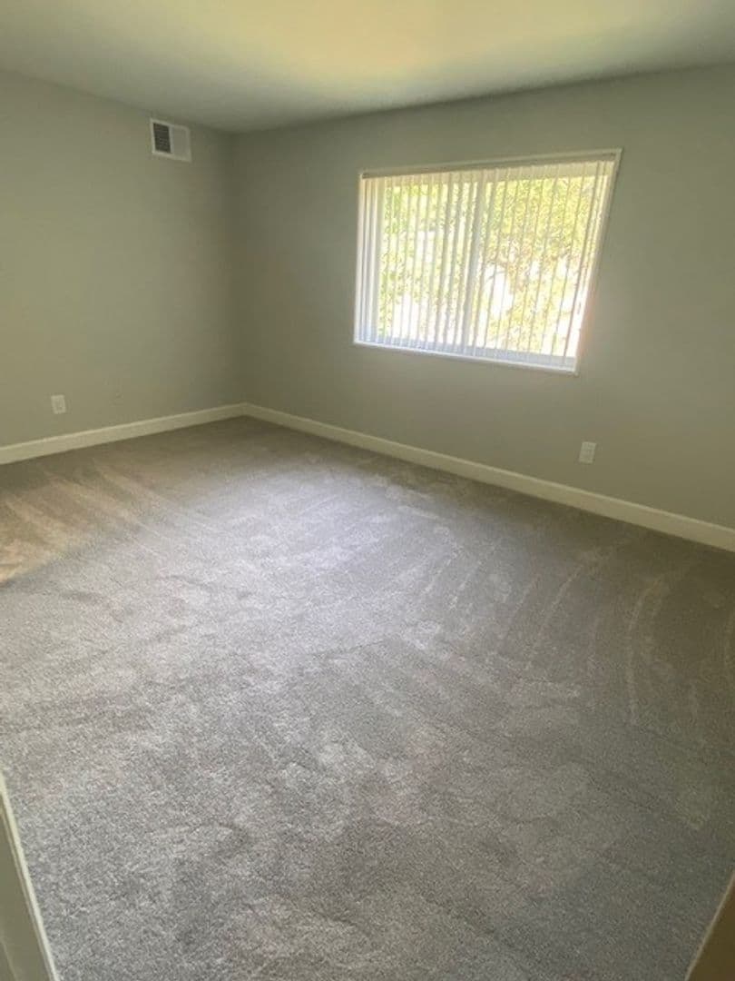 Silver Spring Apartment: 3331 Hewitt Ave