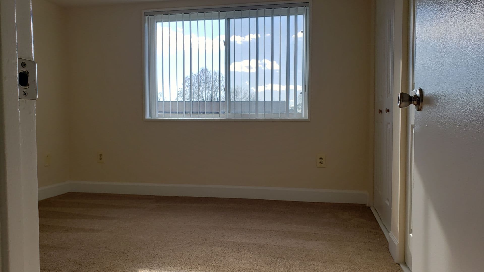 Silver Spring Apartment: 3331 Hewitt Ave
