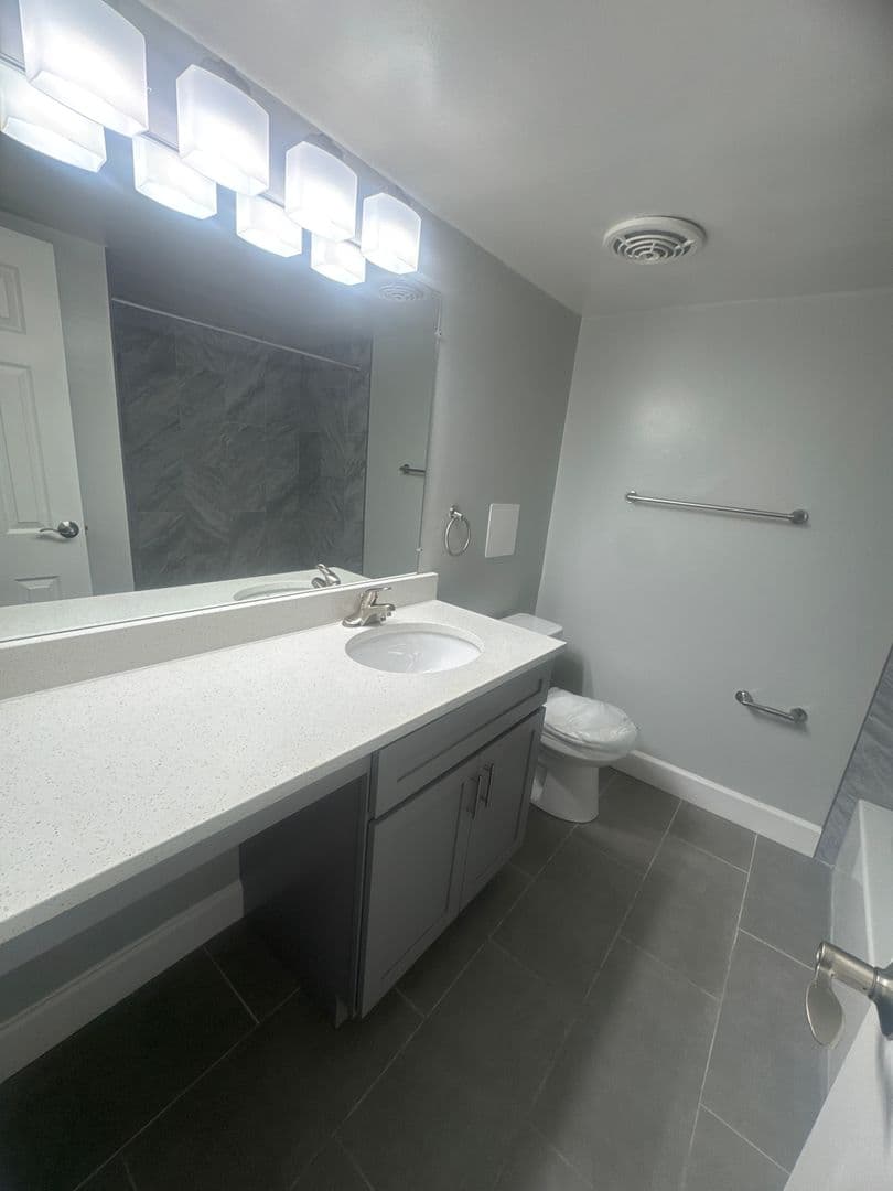 Silver Spring Apartment: 3331 Hewitt Ave