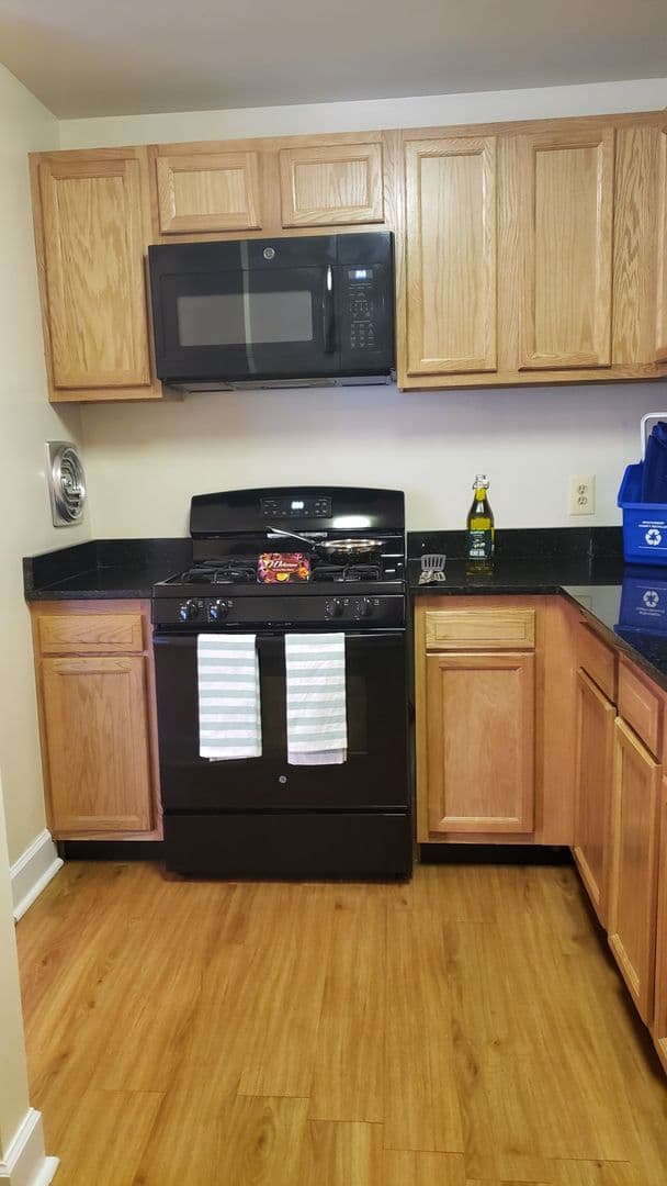 Silver Spring Apartment: 3331 Hewitt Ave