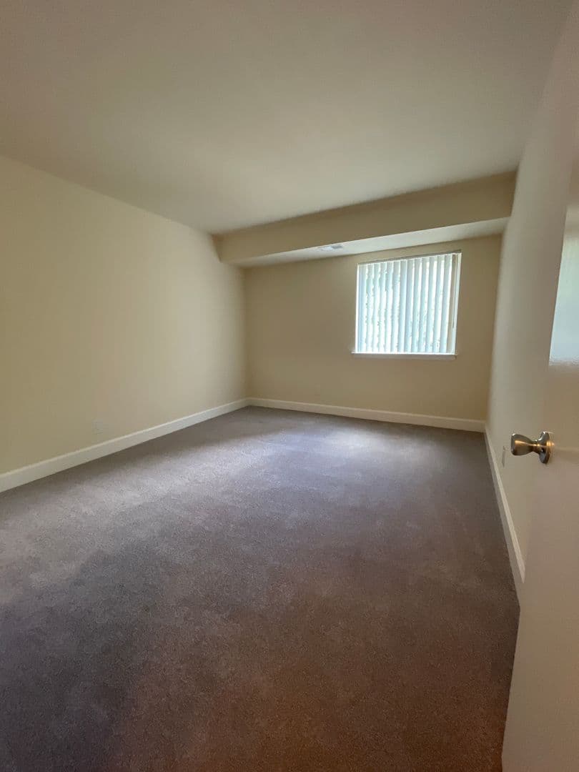 Silver Spring Apartment: 14207 Grand Pre Road