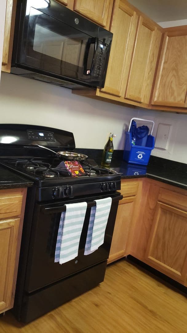 Silver Spring Apartment: 3331 Hewitt Ave