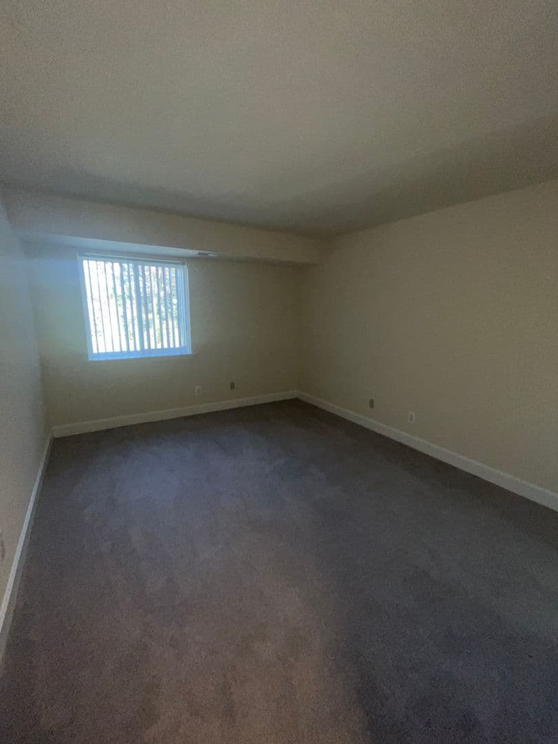 Silver Spring Apartment: 14207 Grand Pre Road