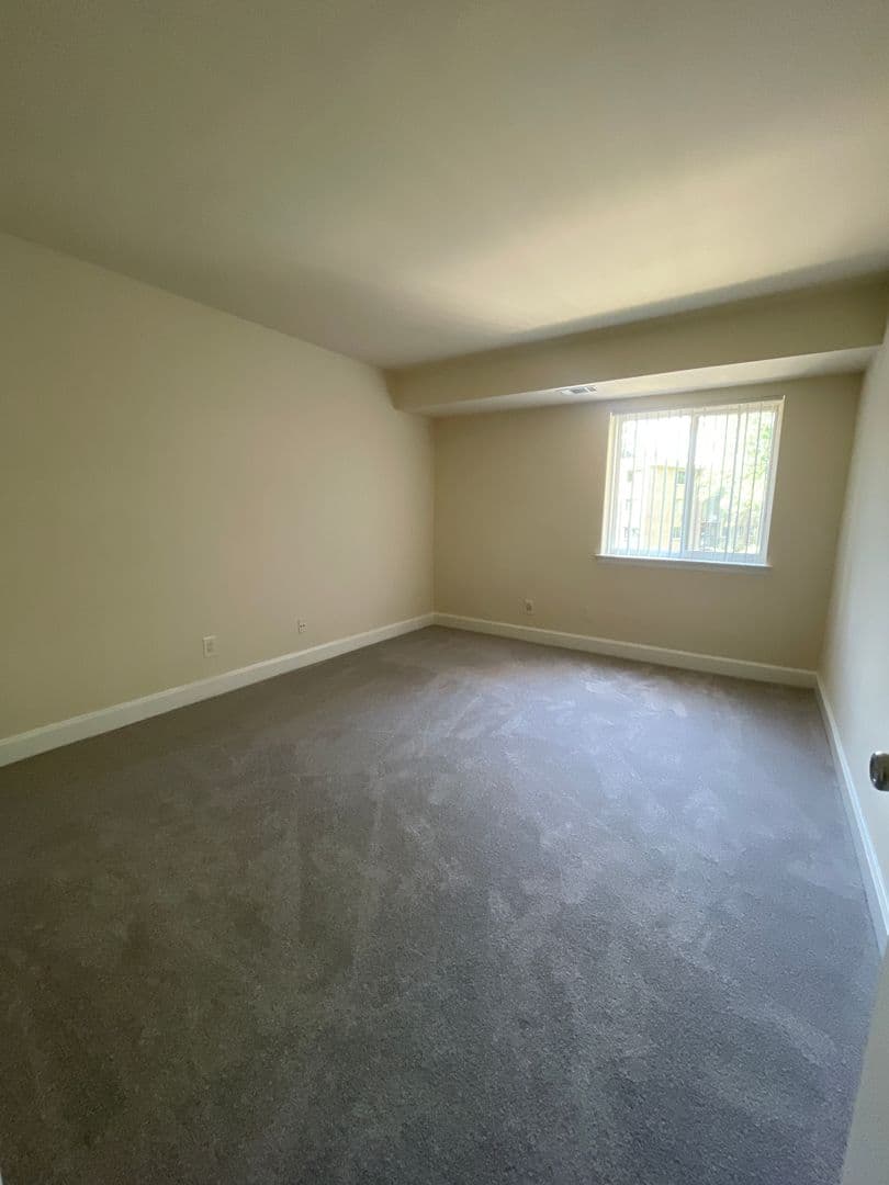 Silver Spring Apartment: 14207 Grand Pre Road