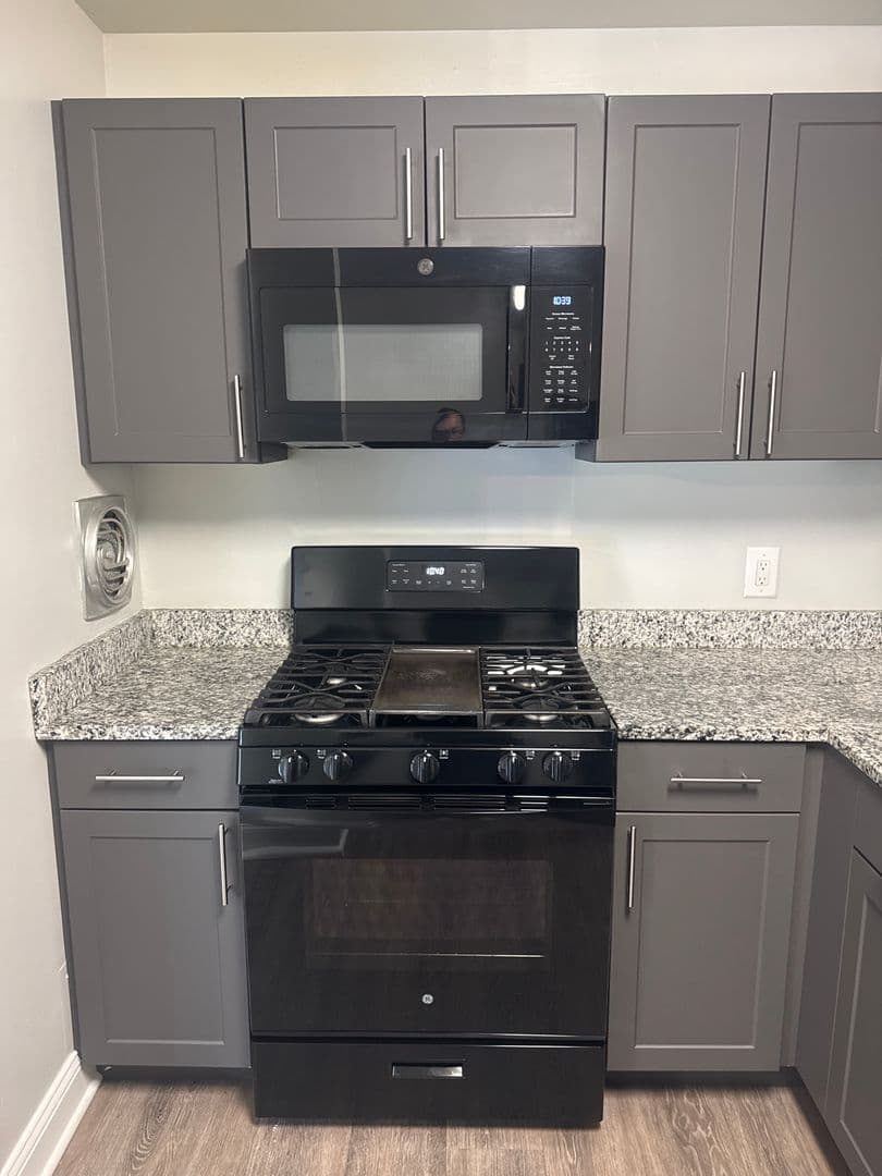 Silver Spring Apartment: 3331 Hewitt Ave