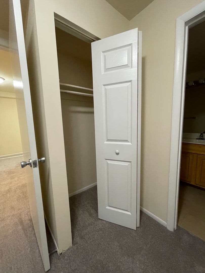 Silver Spring Apartment: 14207 Grand Pre Road